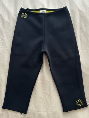 Zaggora Hot Pants black neoprene capri workout sweat leggings